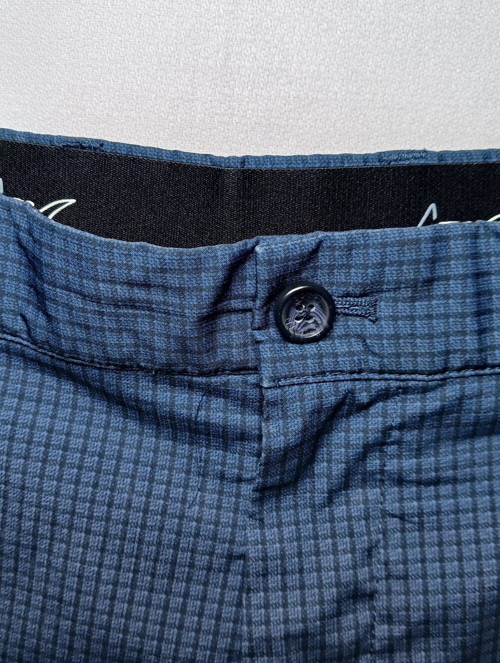 Greg Norman Mens Everbest Performance Stretch Golf Shorts 38 Blue Check Shark
